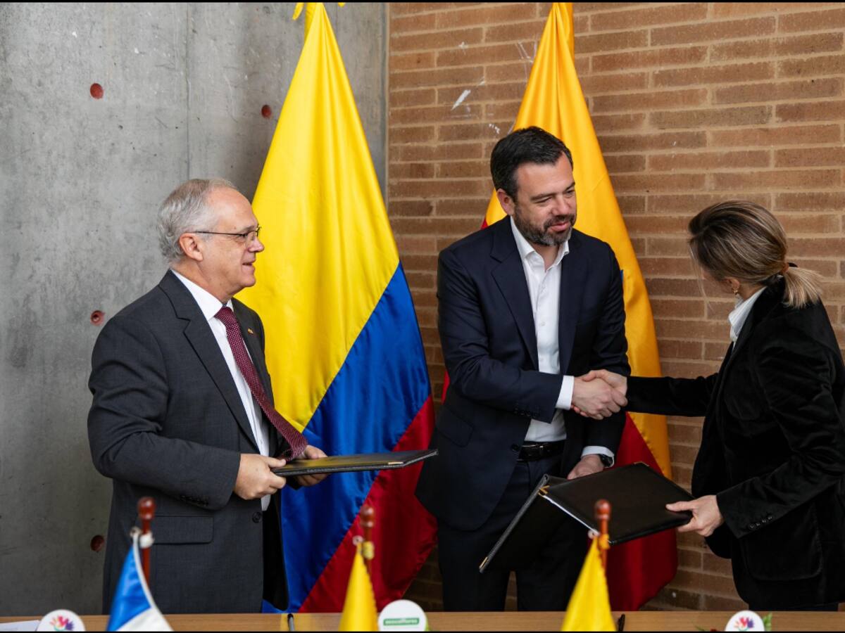 Bogotá firmó con Francia un memorando de entendimiento: negociaron crédito por 150 millones de euros