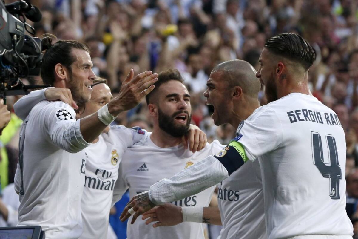 Los jugadores del Real Madrid festejan el primer tanto del compromiso.