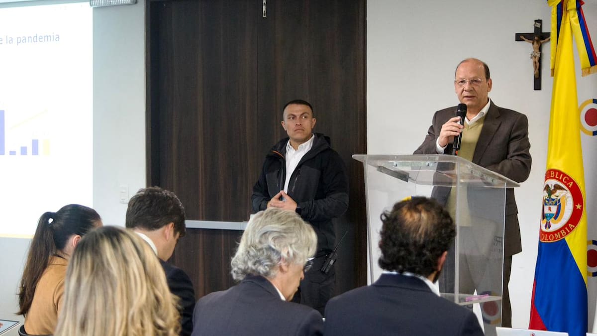 MinHacienda pide a Contraloría revisar impacto de tasas de Banrep en la deuda: “subió $1,8 billones”