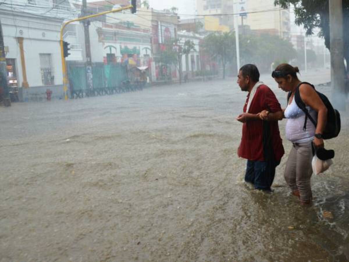 Aguacero en Santa Marta deja más de 20 barrios inundados y deslizamientos