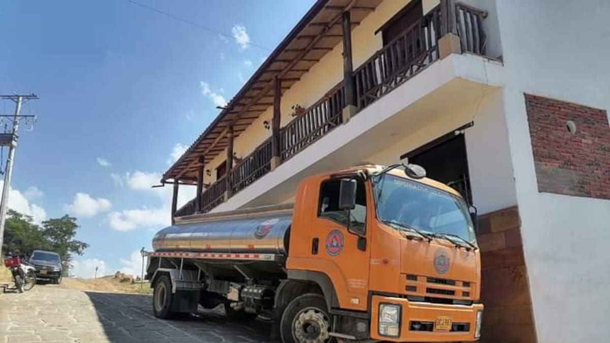 Llegan más carrotanques a Barichara por escasez de agua