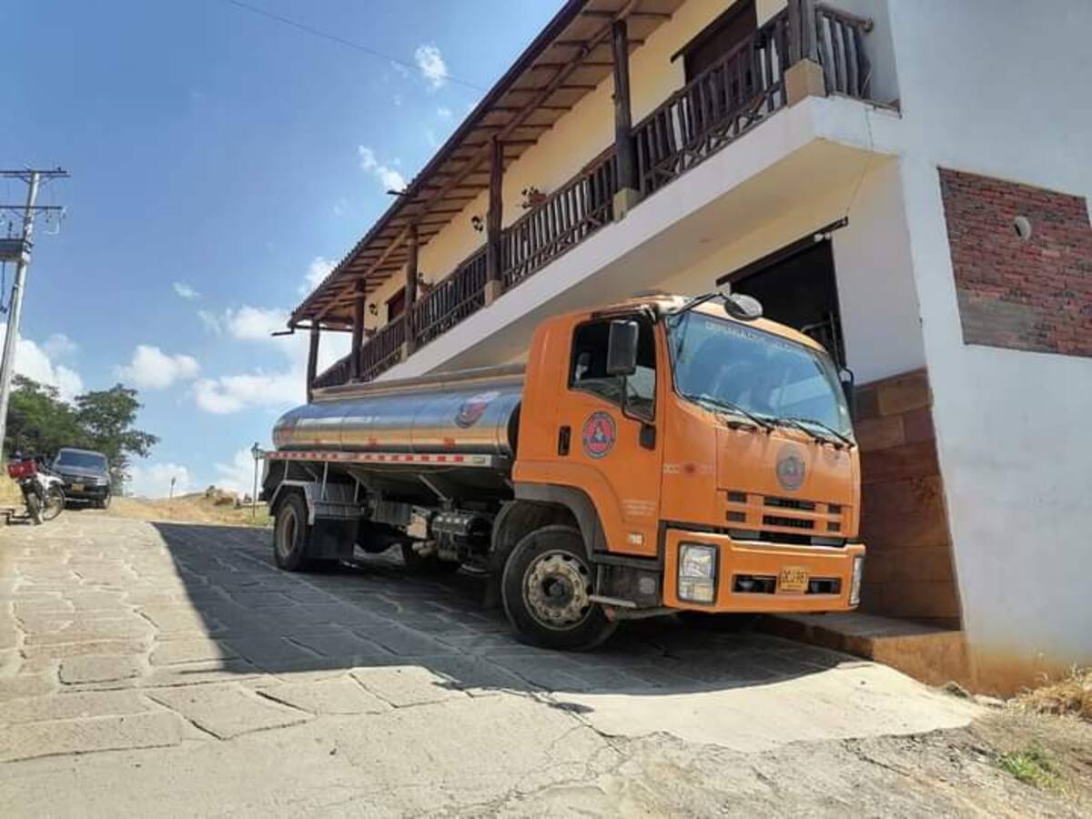 Un finquero está dando gratis el agua para Barichara