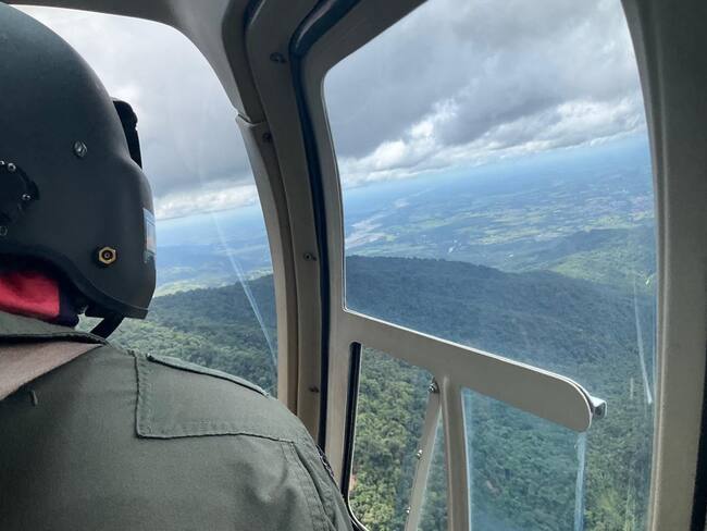 Helicópteros apoyan la búsqueda de parapentista desaparecido en Acacias, Meta