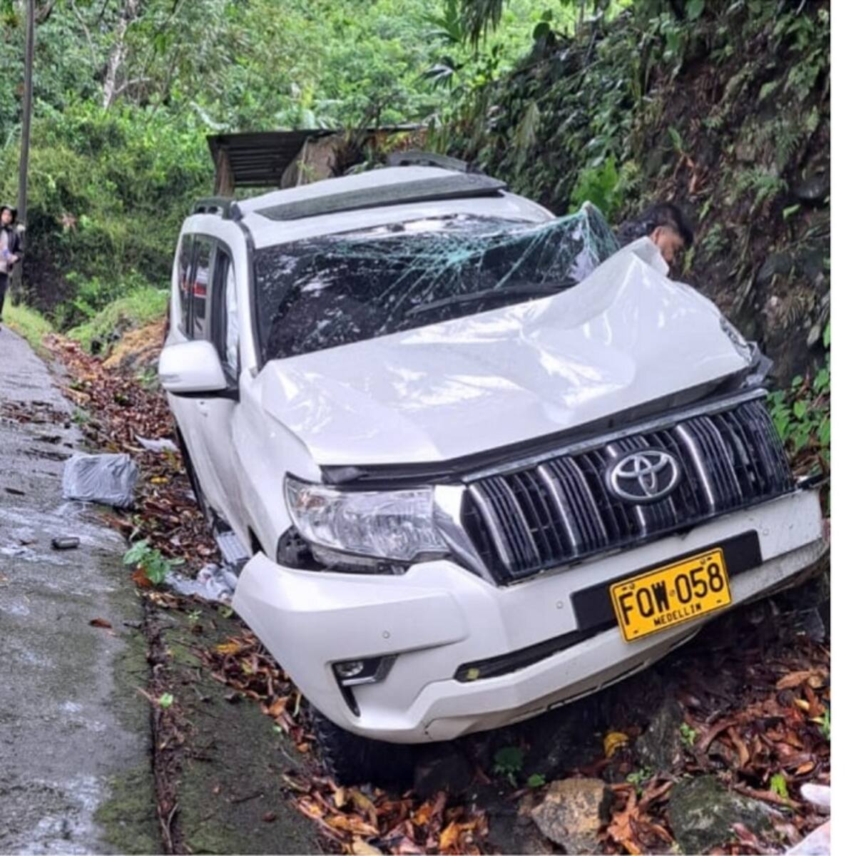 Dos lesionados y un muerto en dos accidentes reportados en vías de Antioquia