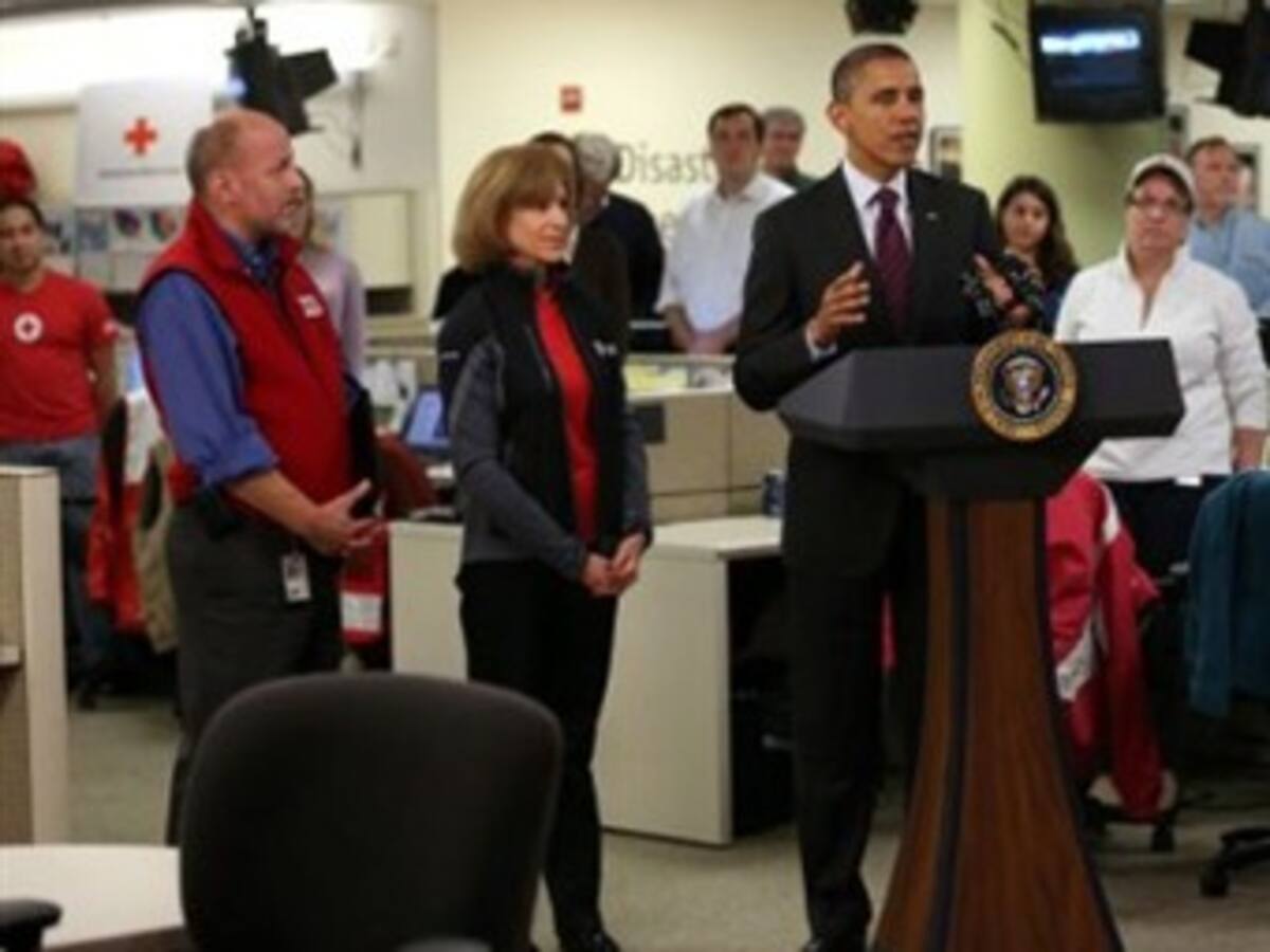 Obama asegura que la crisis por Sandy no ha terminado y viajará a Nueva Jersey este miércoles
