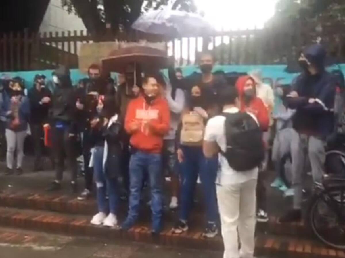 "En vez de pagarle los viajes a Barbosa, páguenos la matricula": Estudiante