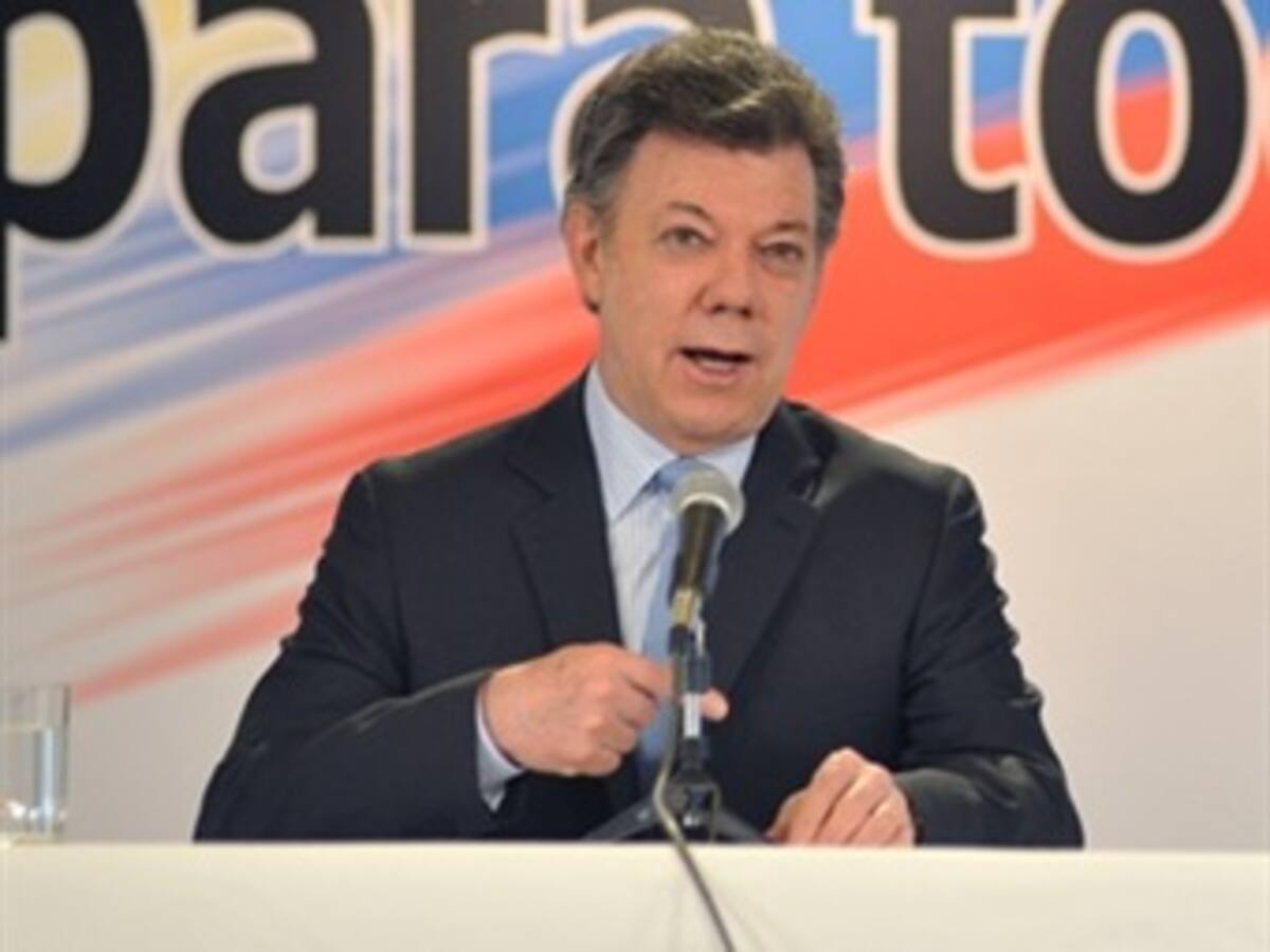 Santos reconoce que persisten problemas en seguridad y lucha contra la pobreza y desempleo