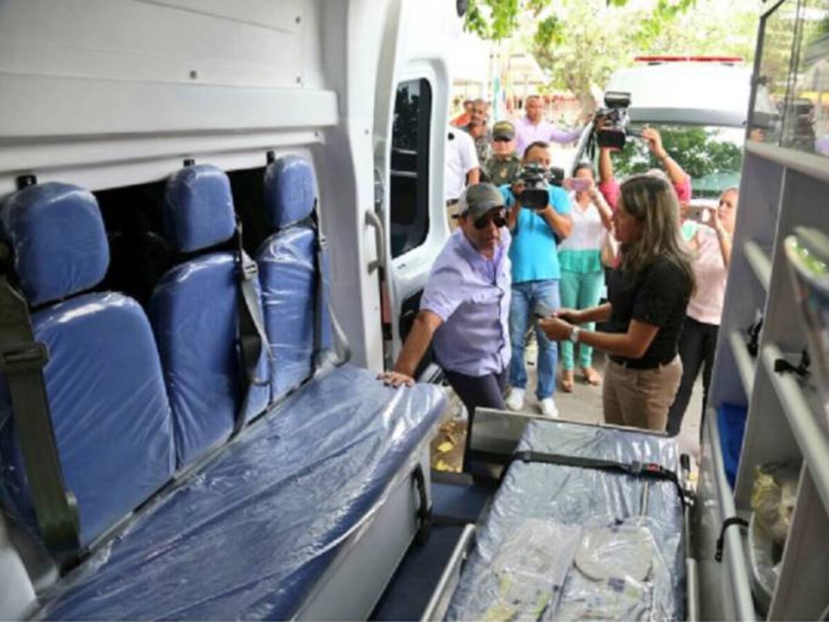 Entregan tres ambulancias a Red Hospitalaria del Distrito