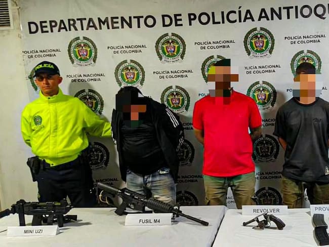 Capturados por extorsionar campesinos en Salgar, Antioquia- foto Cuarta Brigada