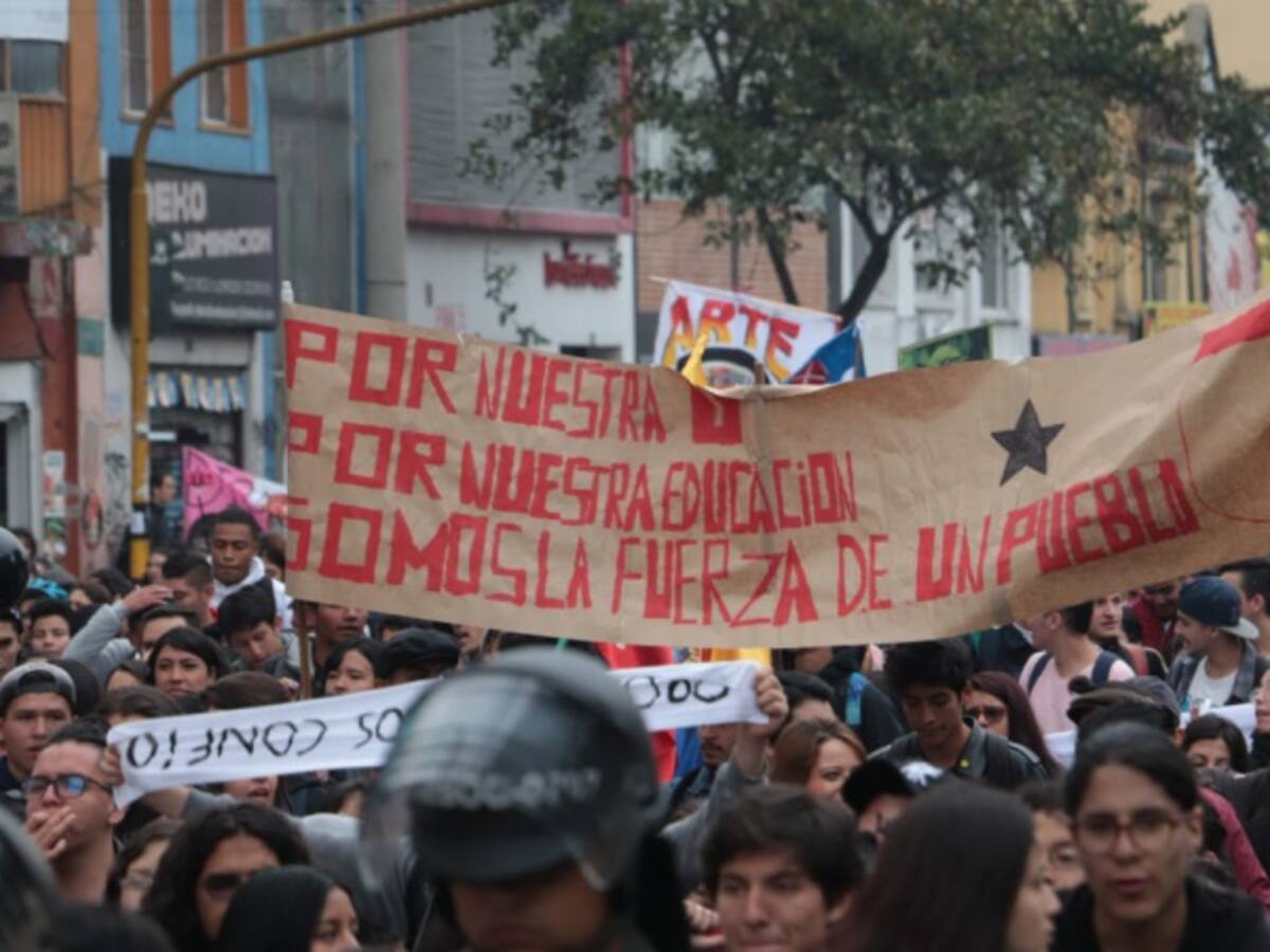 Masiva movilización de universitarios presiona al Gobierno por más recursos