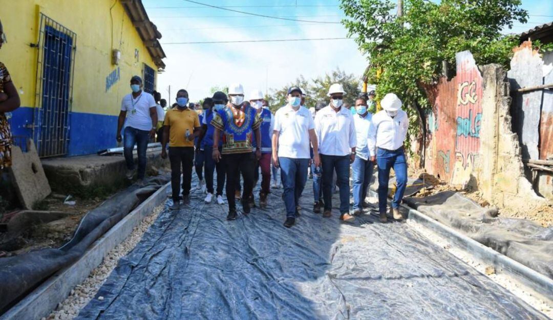 En la revisión de obras estuvieron el gobernador de Bolívar, Vicente Blel y el alcalde de Mahates, José Altahona