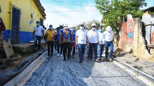 En la revisión de obras estuvieron el gobernador de Bolívar, Vicente Blel y el alcalde de Mahates, José Altahona