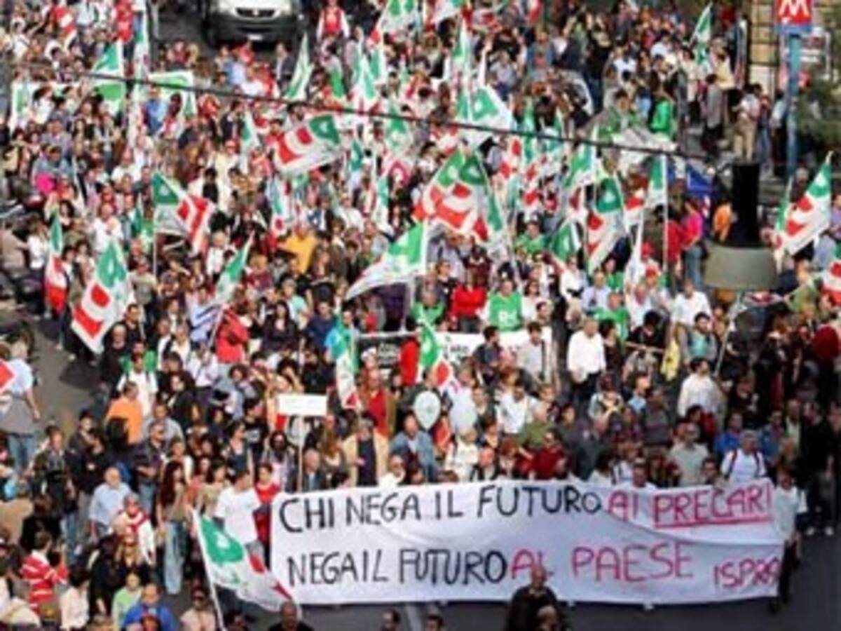 Decenas de miles de personas secundan la manifestación contra Berlusconi