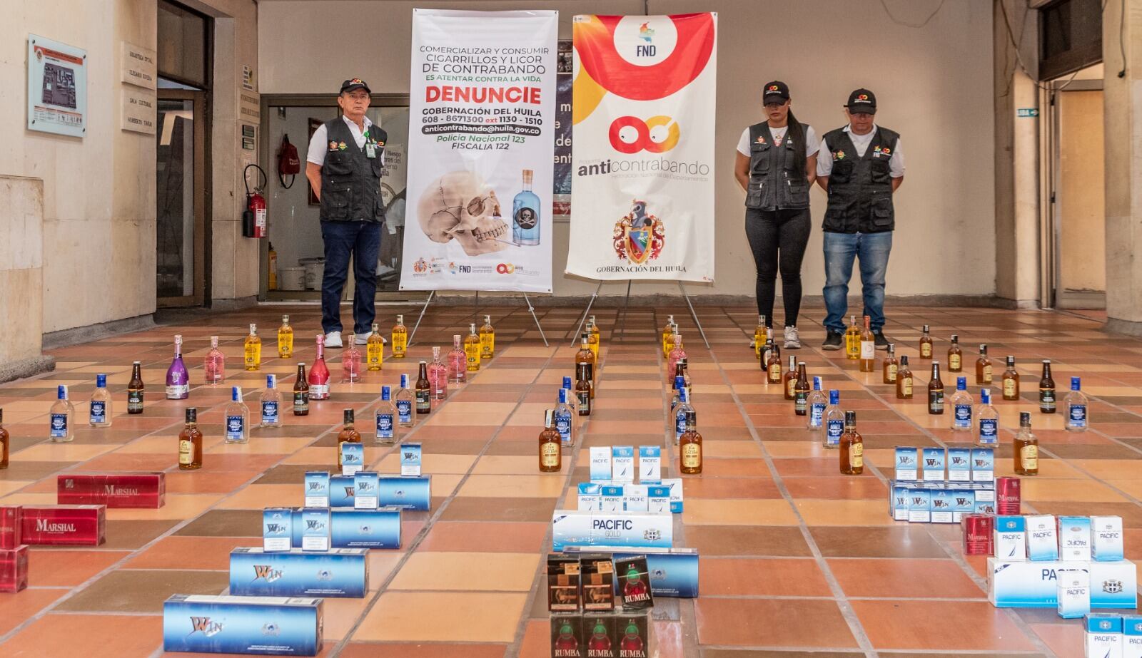 incautan más de 200 botellas de licor, 252 cajetillas de cigarrillos. Foto gobernación