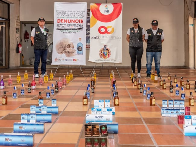 incautan más de 200 botellas de licor, 252 cajetillas de cigarrillos. Foto gobernación
