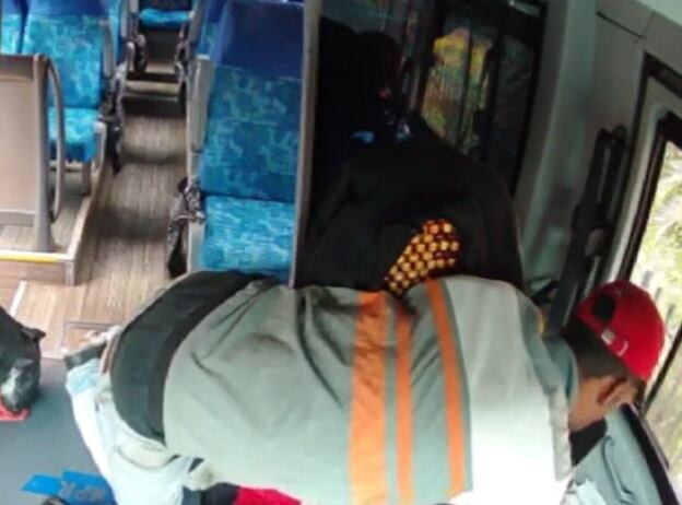 Robo de bus en Yarumal. Foto: recorte de video cortesía.