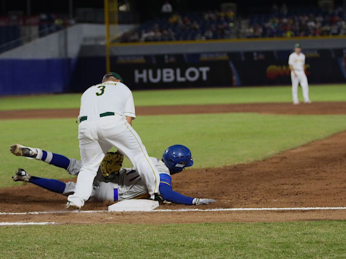 Exbeibolista barranquillero con obesidad mórbida ruega por silla de ruedas