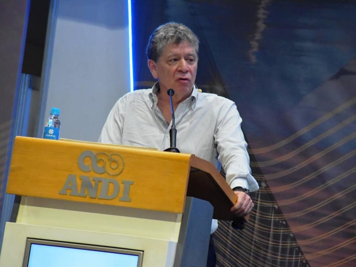 Bruce Mac Master advierte crisis fiscal en Colombia y pide proteger al Banco de la República