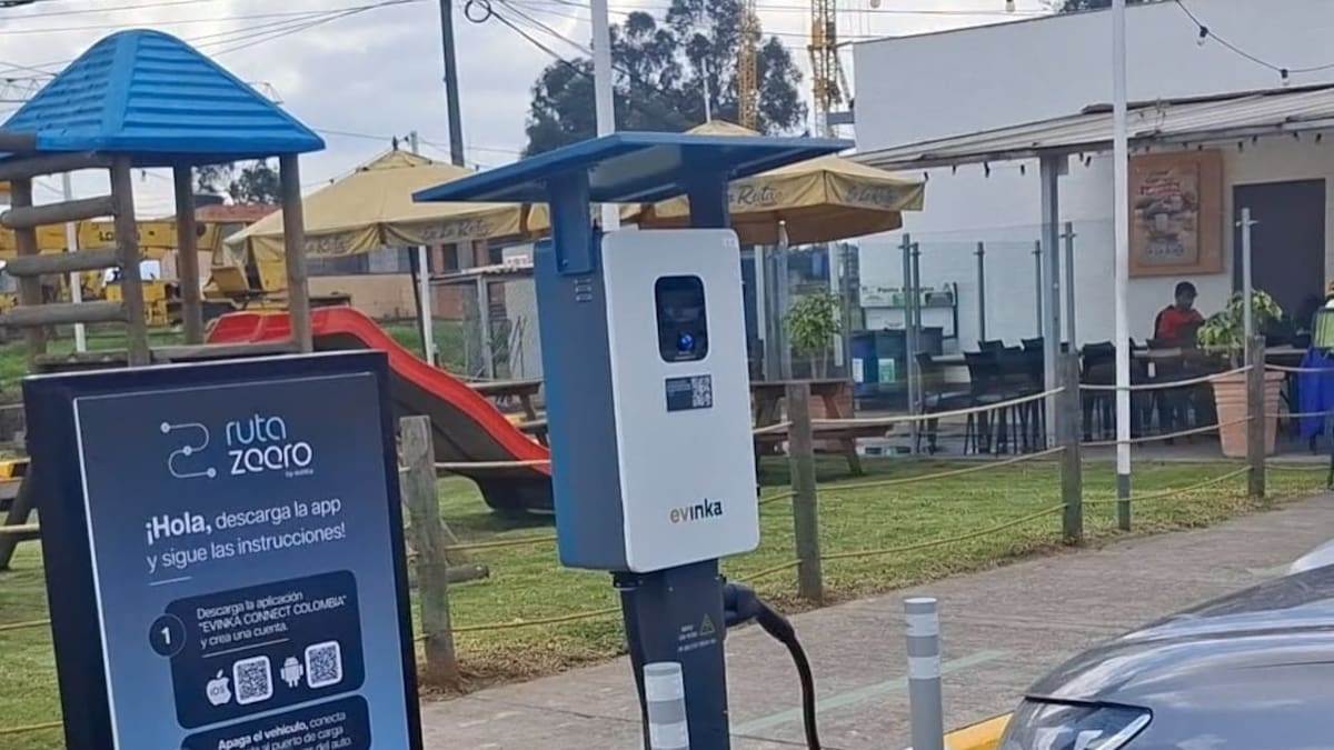 La movilidad eléctrica crece por eficiencia económica, pero sin una red de carga suficiente