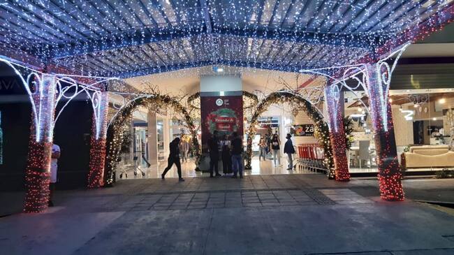Alumbrado navideño en Centro Comercial Calima