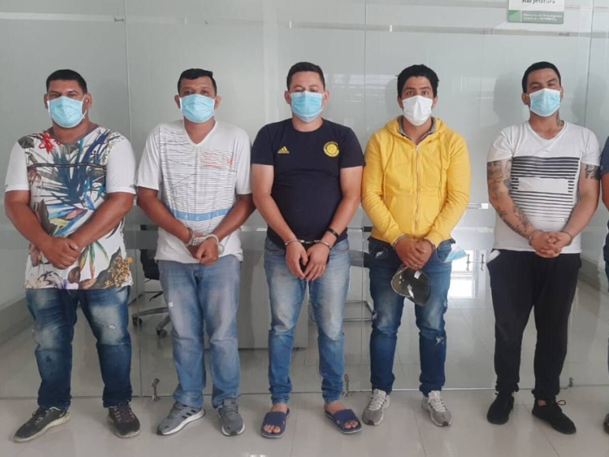 Autoridades en frontera capturan a 6 presuntos sicarios de "Los Rastrojos"