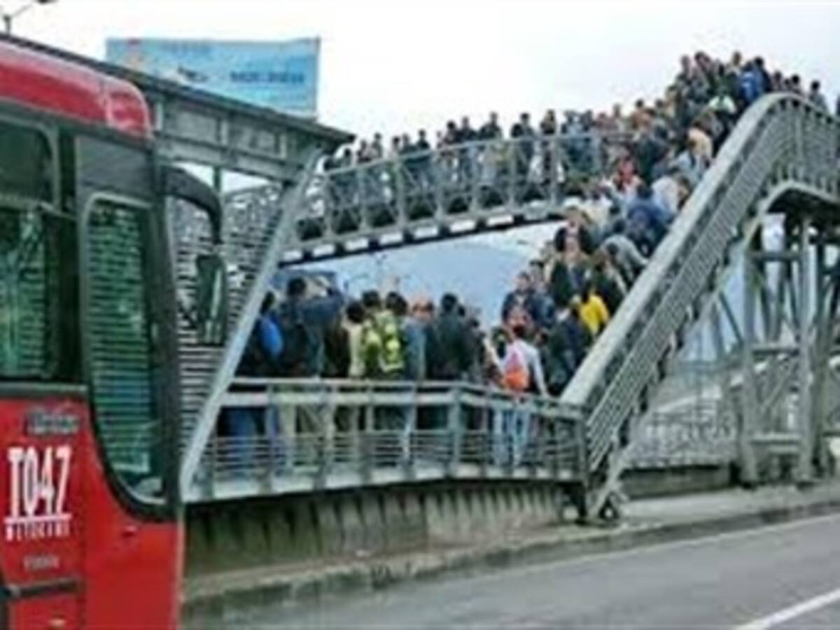 IDU planea cambiar puentes metálicos de Transmilenio por puentes de concreto