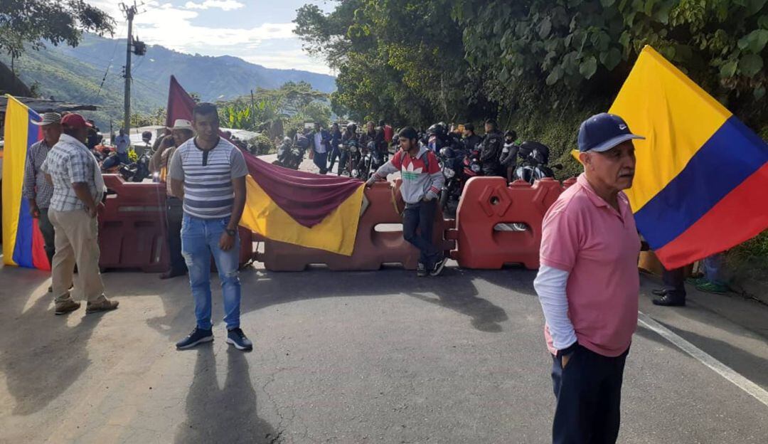 Cierre vía Alto de la Línea