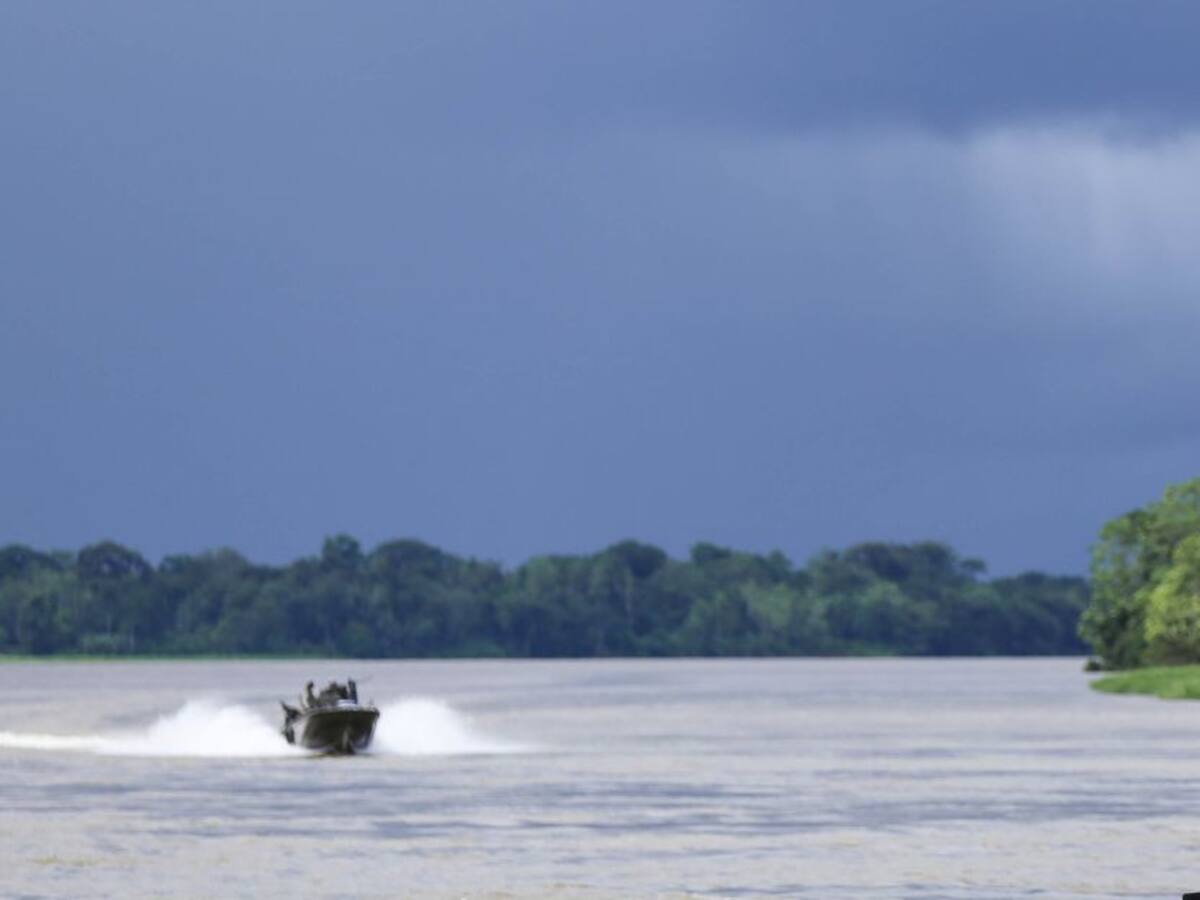 Hombres armados atacan una lancha y asesinan a una enfermera en el Cauca