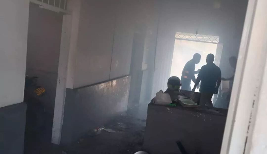 La explosión ocurrió al interior de la estación de Policía de San Luis. 