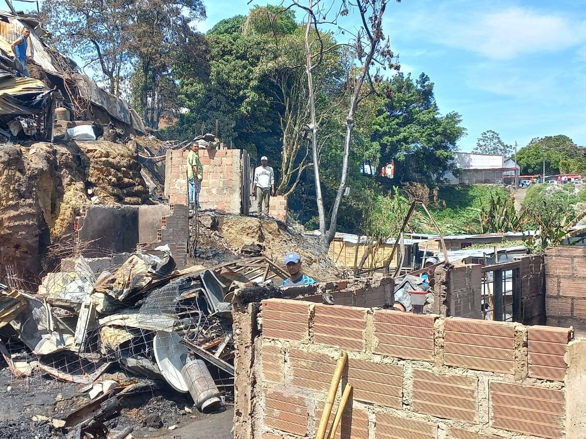 Solicitamos apoyo al gobierno nacional por incendio en Armenia: Gobernador del Quindío