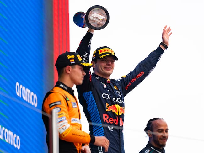 El piloto neerlandés Max Verstappen, celebra la victoria en el Gran Premio de España de Fórmula 1. EFE/ Siu Wu