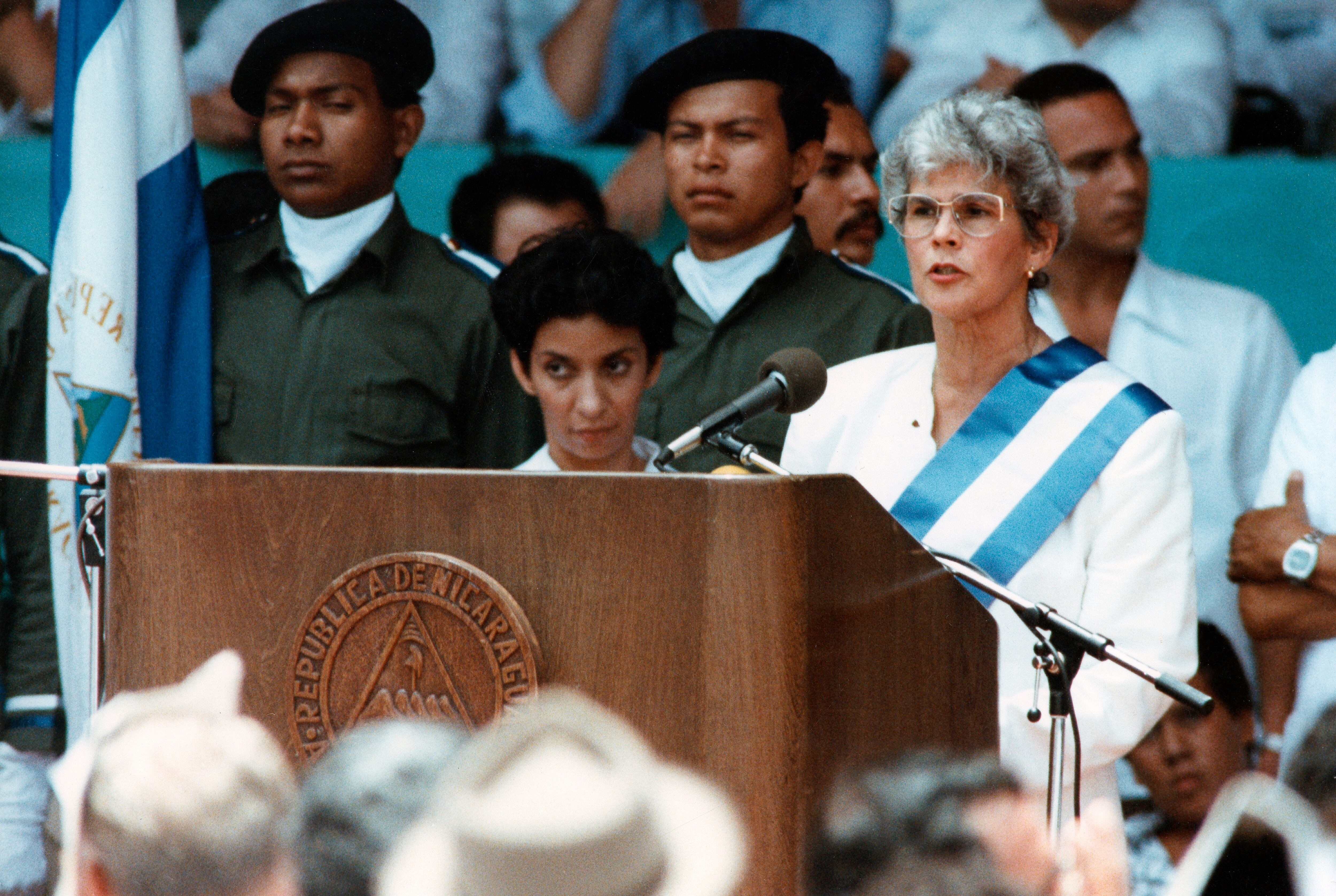 “Doña Violeta”, como era conocida en Nicaragua, murió por complicaciones derivadas de Alzheimer y una embolia cerebral.
(Foto:   ADN-Bildarchiv/ullstein bild via Getty Images)