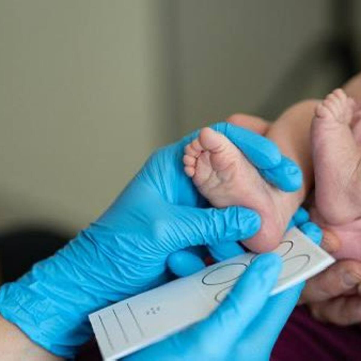 ¿Por qué cada vez más colombianos no quieren tener hijos? Experto en demografía responde