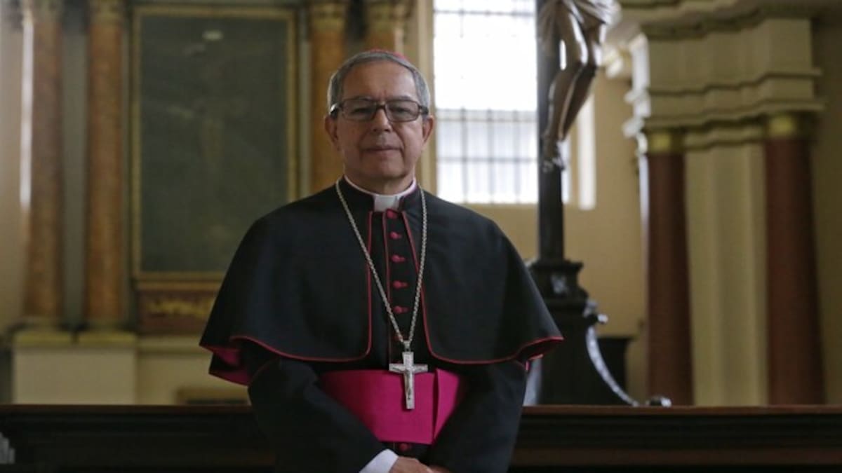 ¿Quién es el cardenal Rueda y por qué está mediando en la crisis política?