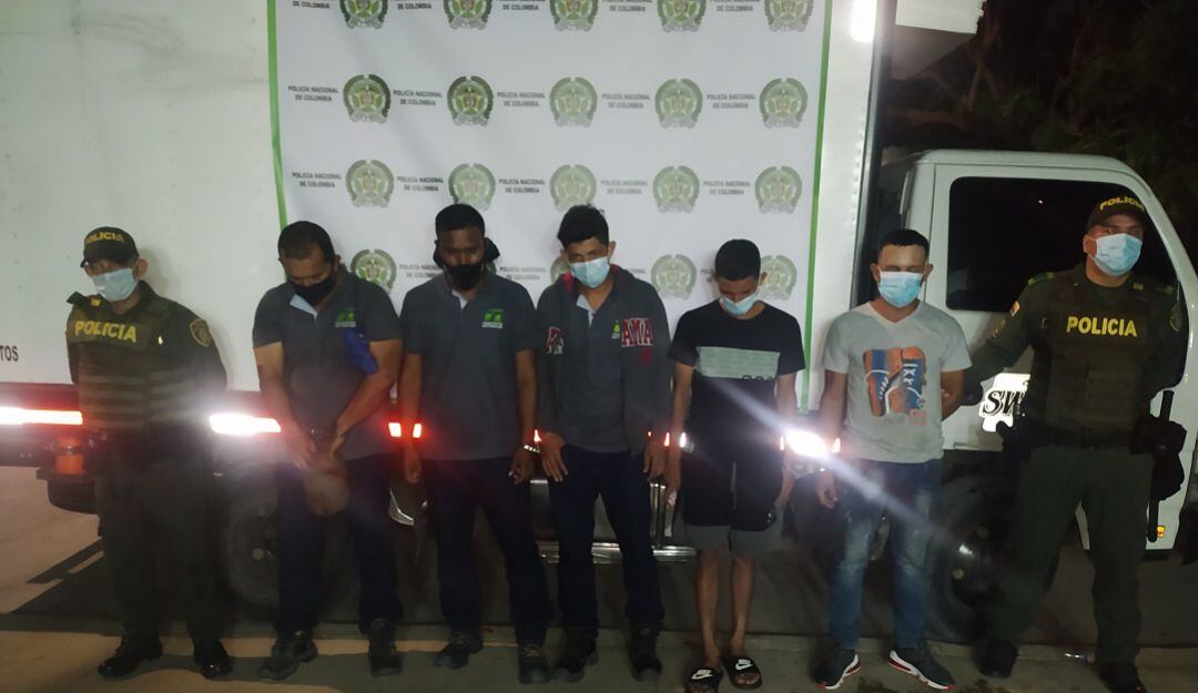 Los cinco capturados por el autorobo a un camión de una empresa.