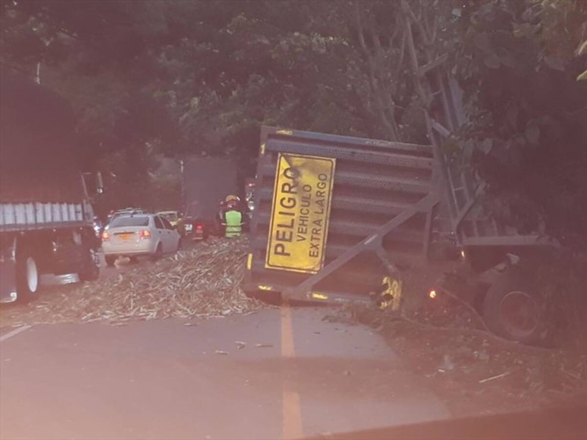 Accidente provoca cierre temporal de vía Candelaria - Puerto Tejada