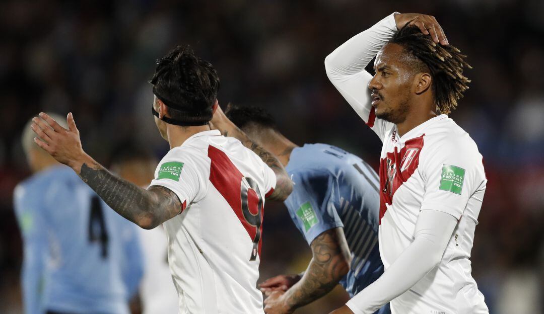 Gianluca Lapadula y André Carrillo