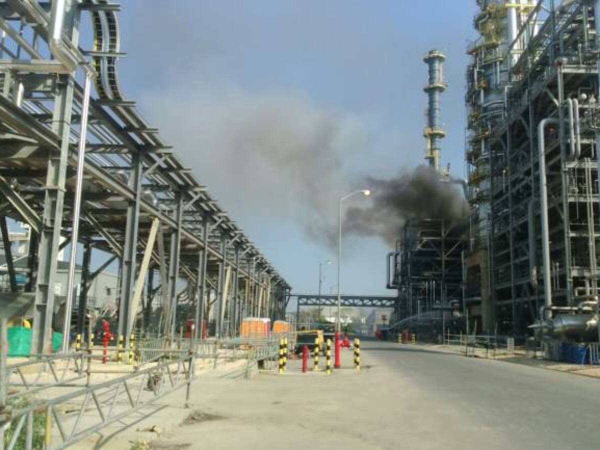 Controlada emergencia en la Refinería de Cartagena que dejó operario herido