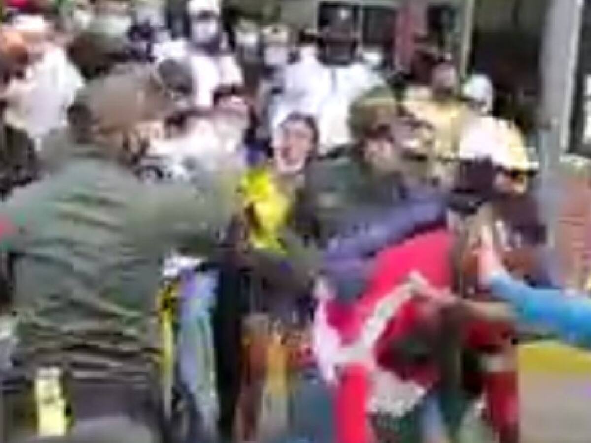 Turba agredió a un motociclista durante bloqueos en peaje de Turbaco