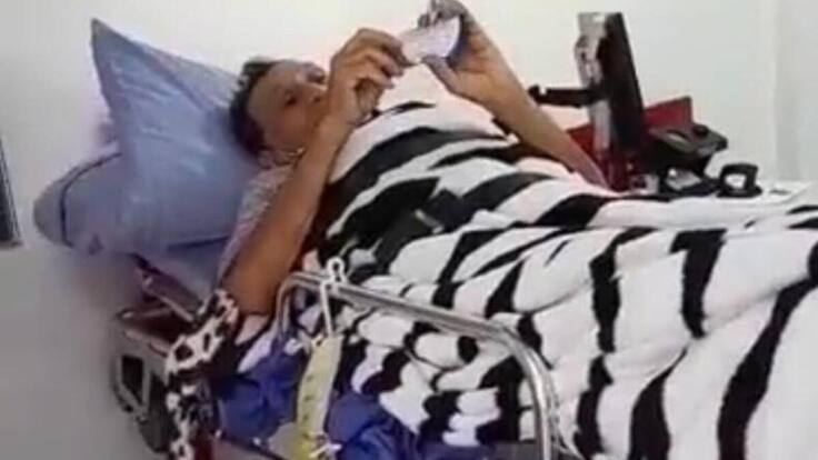 Paciente terminal tuvo que ir en camilla al banco a reclamar su pensión