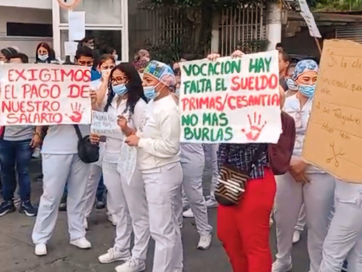 Crisis en clínica de Santa Marta por falta de pagos: trabajadores se declaran en protesta