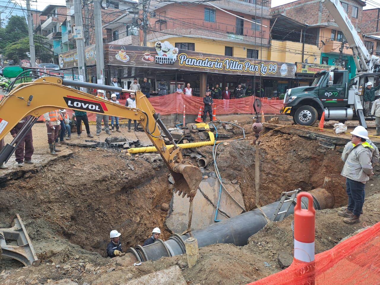 Reemplazan tubo madre que causó emergencia en Santa Cruz. Foto: Caracol Radio