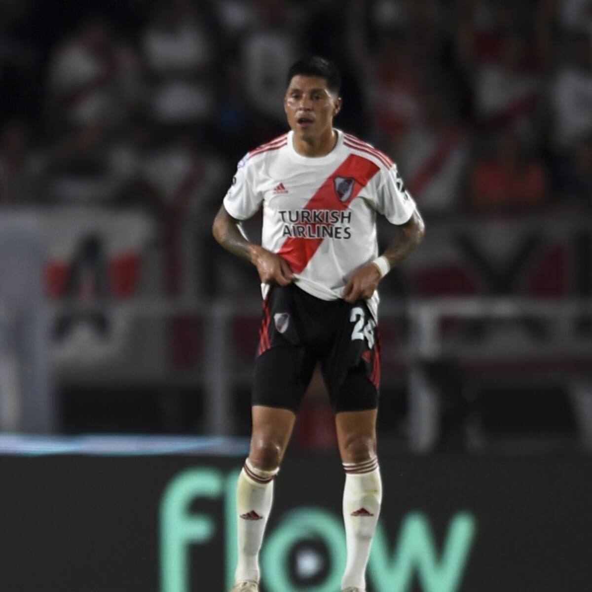 Gol de 'Juanfer' mantiene a River líder a una fecha del final