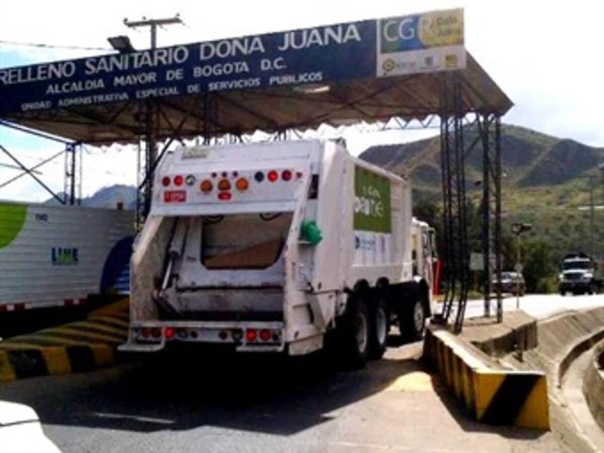 Piden investigar si hubo lavado de activos en alquiler de vehículos de basura para Bogotá