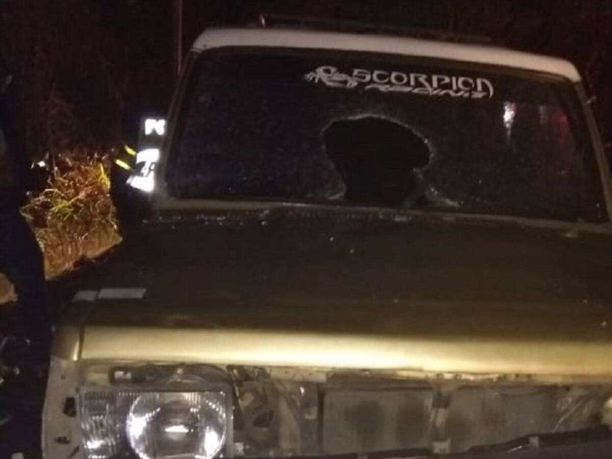 Dos personas resultaron heridas en aparatoso accidente en la vía La Linda