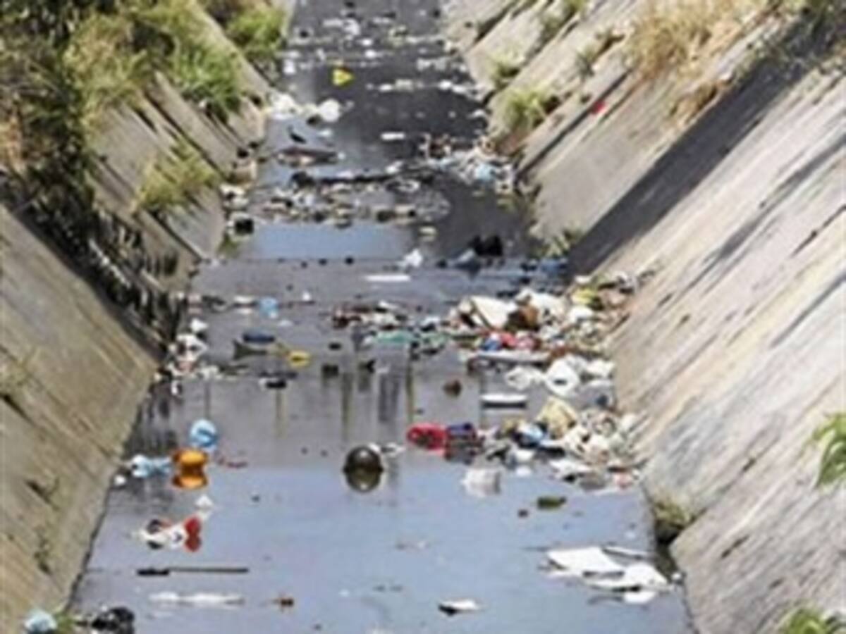 Diez mil toneladas de escombros han sacado de quebradas y canales de Bogotá