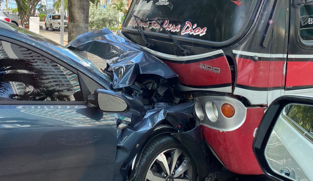 El accidente se registró en la avenida Piñango del barrio Castillogrande, en pleno sector turístico