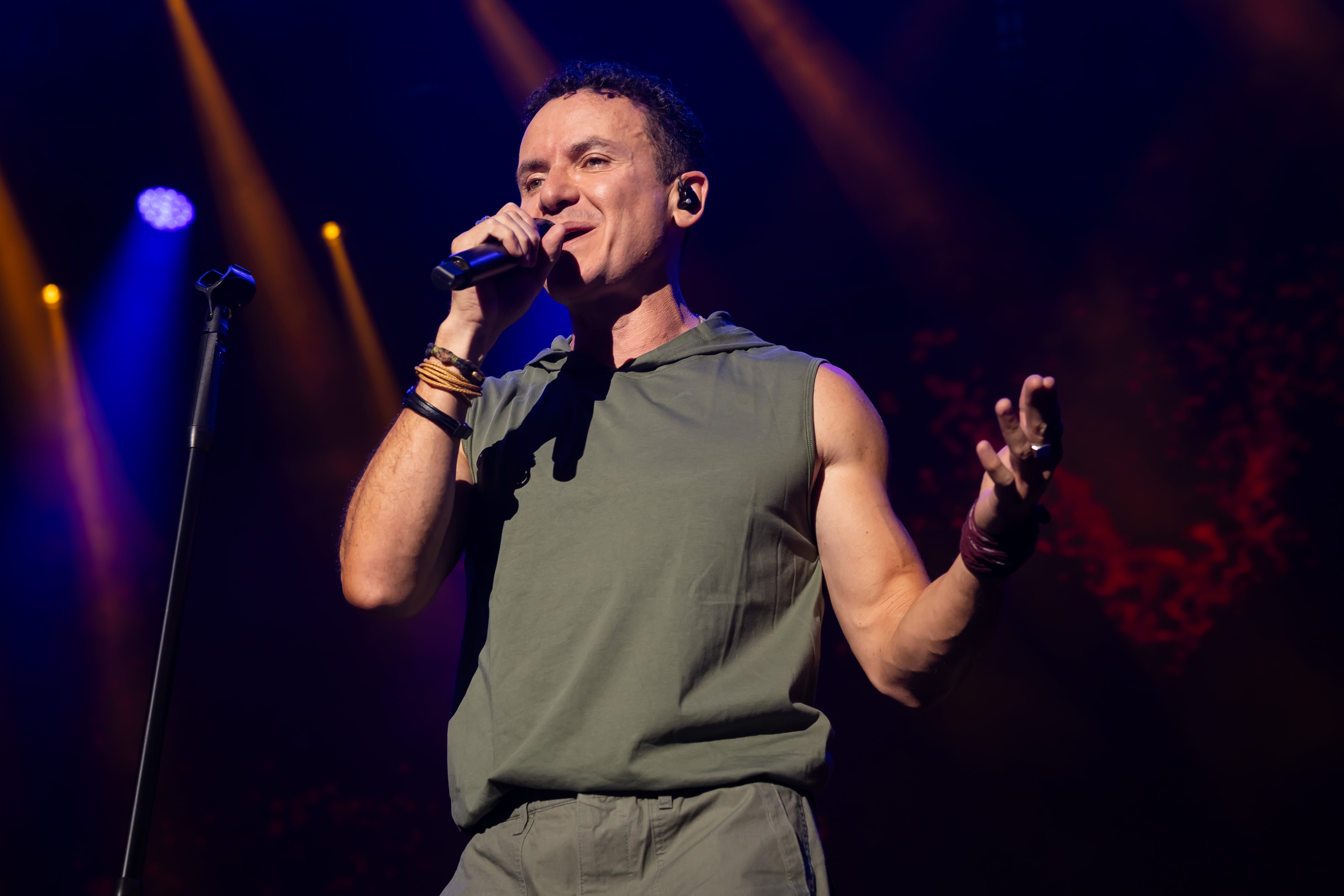 MADRID, SPAIN - JULY 23: Fonseca performs in concert during Noches Del Botanico Music Festival 2025 at Real Jardín Botánico Alfonso XIII on July 23, 2025 in Madrid, Spain. (Photo by Aldara Zarraoa/Redferns)