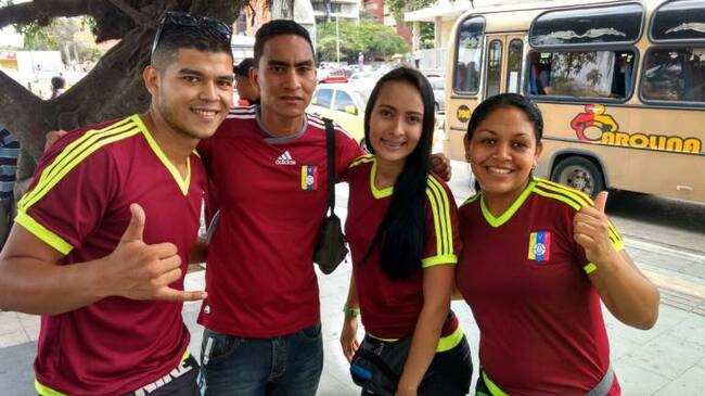 Jesús Aguilera, en compañía de su esposa y sus amigos.