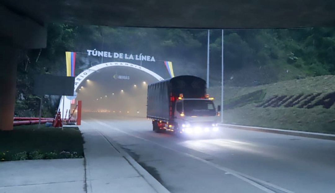 Túnel de la línea sector Tolima, luego de cruzar los 8.6 kilómetros del túnel de la principal